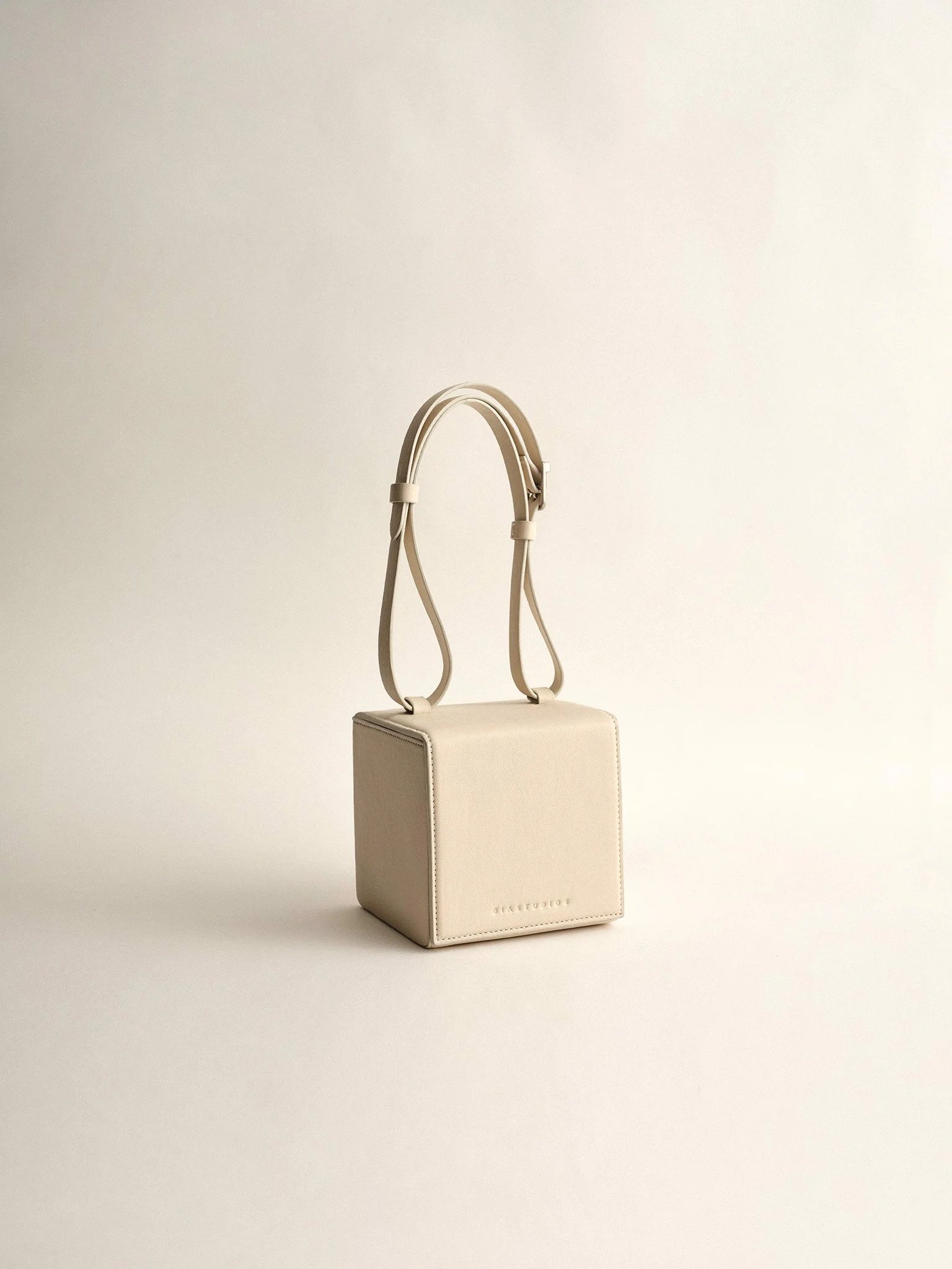 Từ 450k: 6 chiếc túi sang-xịn-mịn đến từ local brand Việt xứng đáng để bạn tự thưởng cuối năm - Ảnh 7. Từ 450k: 6 chiếc túi sang-xịn-mịn đến từ local brand Việt xứng đáng để bạn tự thưởng cuối năm - Ảnh 7.