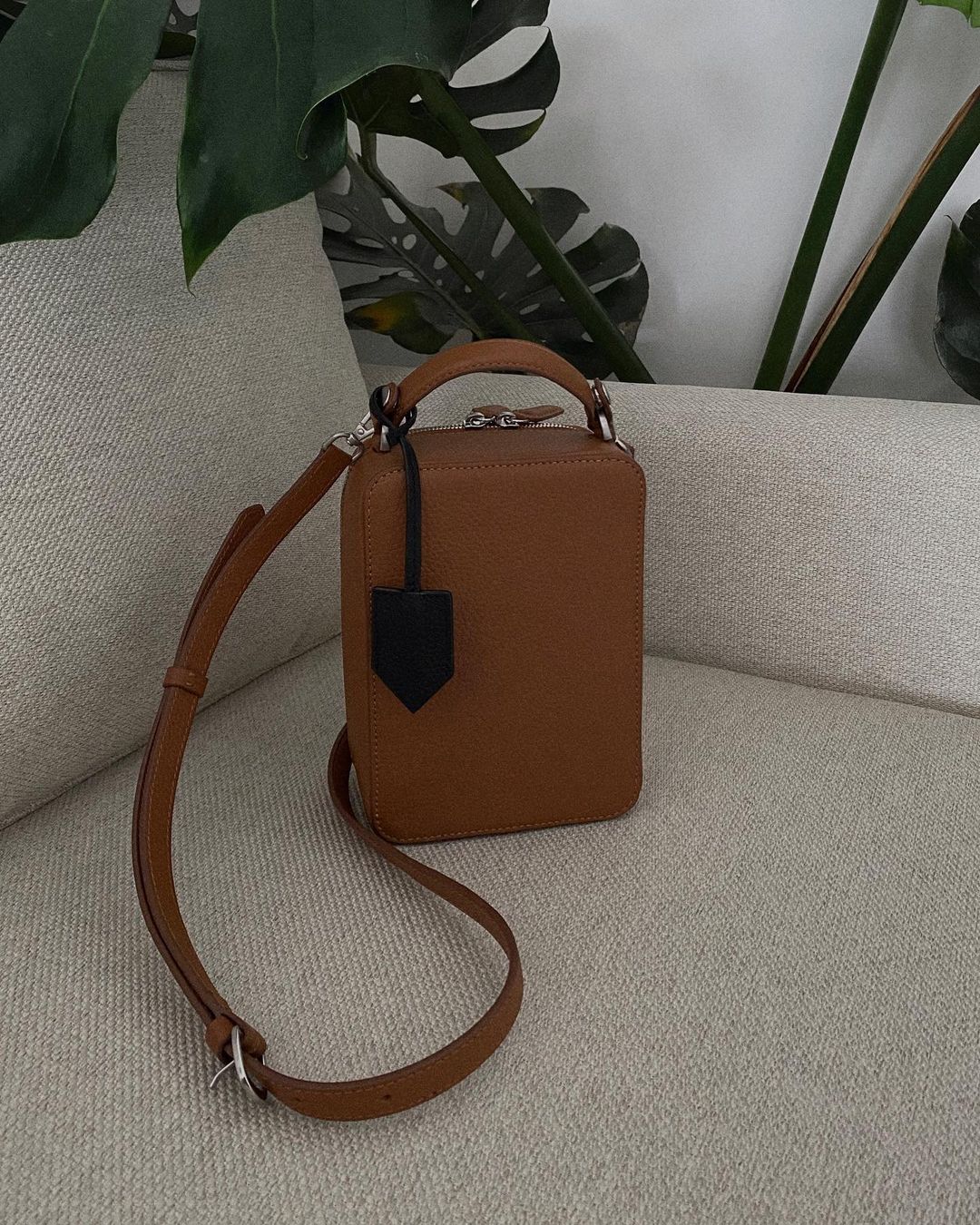 Từ 450k: 6 chiếc túi sang-xịn-mịn đến từ local brand Việt xứng đáng để bạn tự thưởng cuối năm - Ảnh 6. Từ 450k: 6 chiếc túi sang-xịn-mịn đến từ local brand Việt xứng đáng để bạn tự thưởng cuối năm - Ảnh 6.