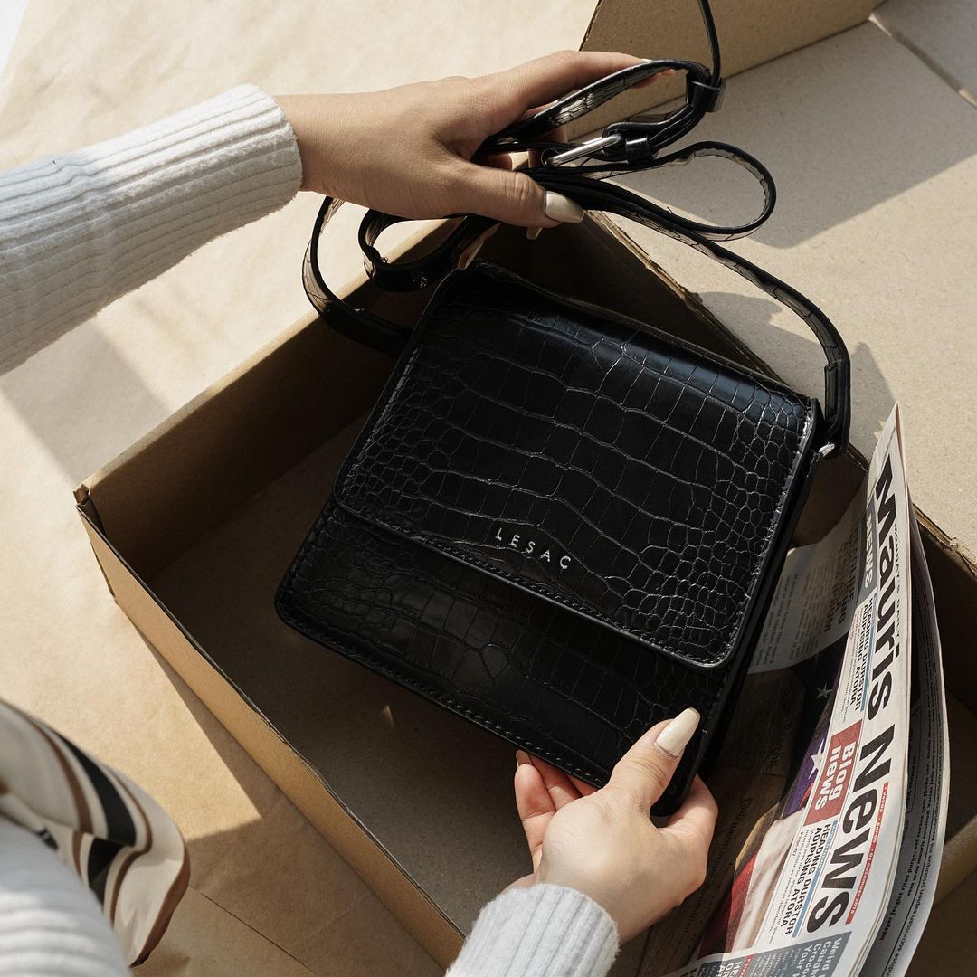 Từ 450k: 6 chiếc túi sang-xịn-mịn đến từ local brand Việt xứng đáng để bạn tự thưởng cuối năm - Ảnh 2. Từ 450k: 6 chiếc túi sang-xịn-mịn đến từ local brand Việt xứng đáng để bạn tự thưởng cuối năm - Ảnh 2.