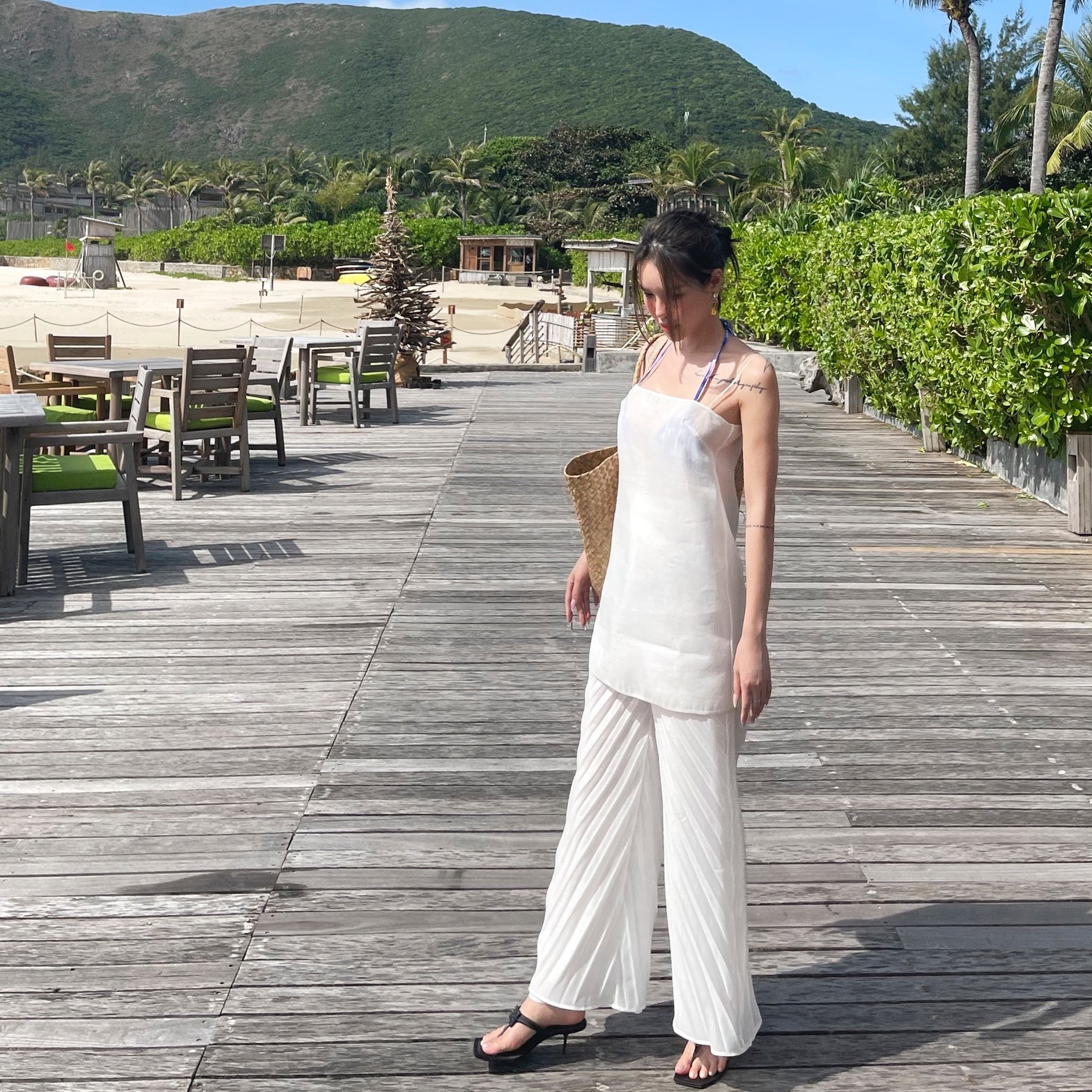 Tổng hợp váy áo local brand xinh - điệu mới ra lò: Món nào cũng cưng xỉu nhìn chỉ muốn rinh ngay - Ảnh 7. Tổng hợp váy áo local brand xinh - điệu mới ra lò: Món nào cũng cưng xỉu nhìn chỉ muốn rinh ngay - Ảnh 7.