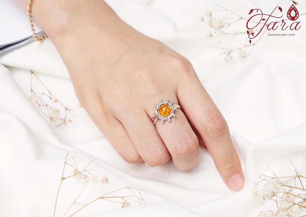 Nhẫn gắn đá phong thủy cực xinh 5 mệnh nên diện để gặp nhiều vận may - Ảnh 1. Nhẫn gắn đá phong thủy cực xinh 5 mệnh nên diện để gặp nhiều vận may - Ảnh 1.