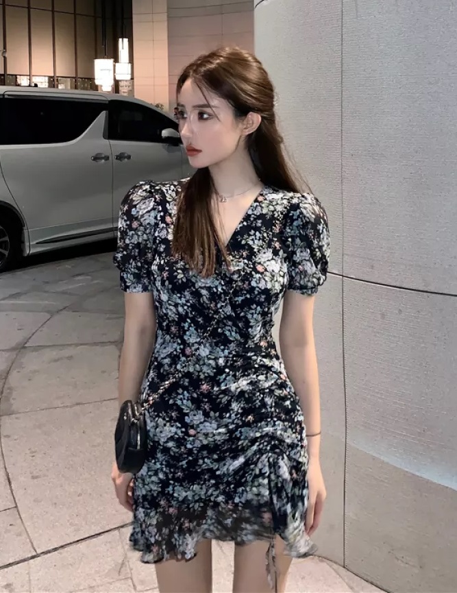 Thiều Bảo Trâm diện váy hoa xinh mê ly, bóc mác mới biết là hàng mua online chỉ 265k - Ảnh 4. Thiều Bảo Trâm diện váy hoa xinh mê ly, bóc mác mới biết là hàng mua online chỉ 265k - Ảnh 4.