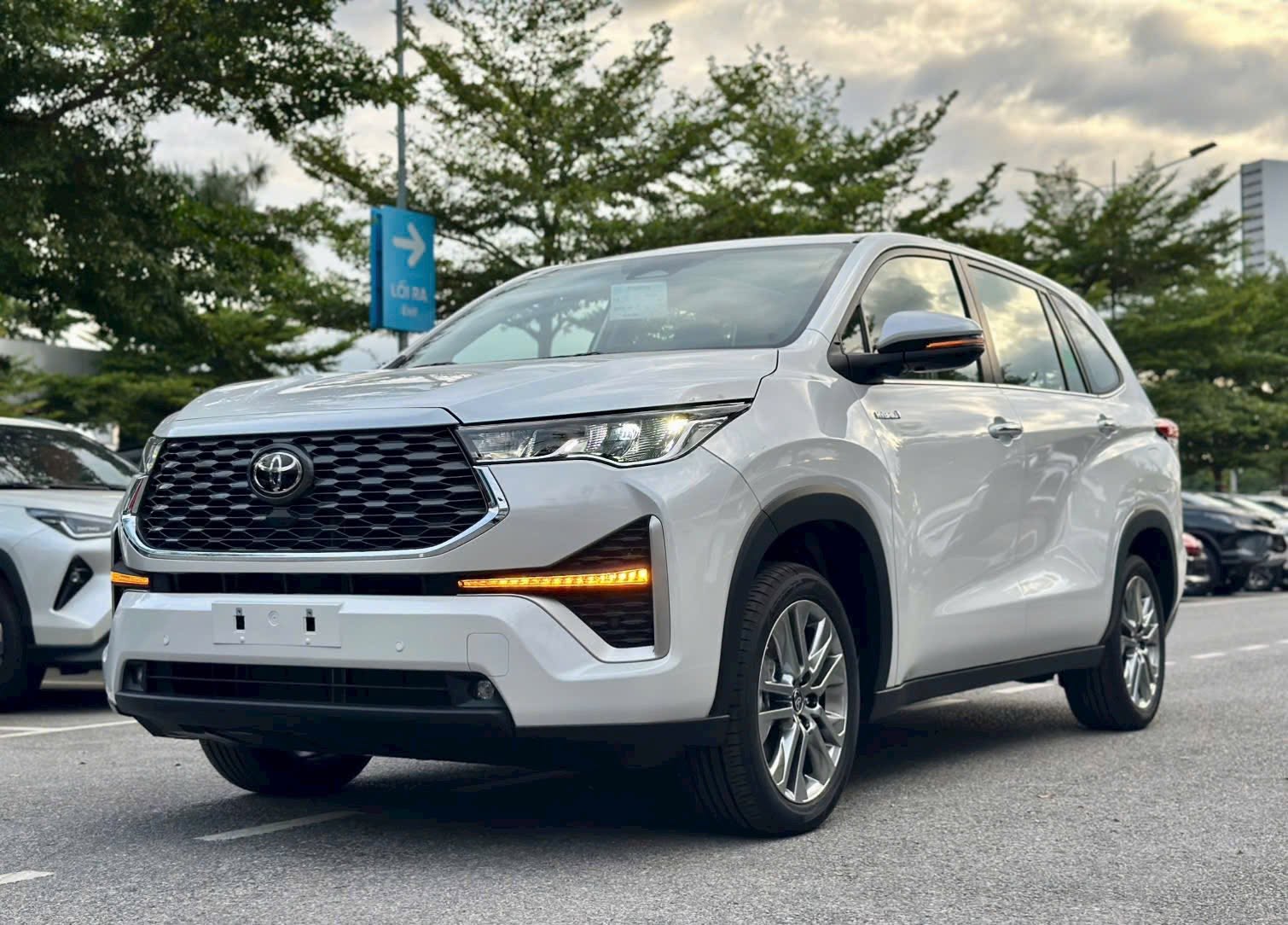 Toyota Innova Cross
