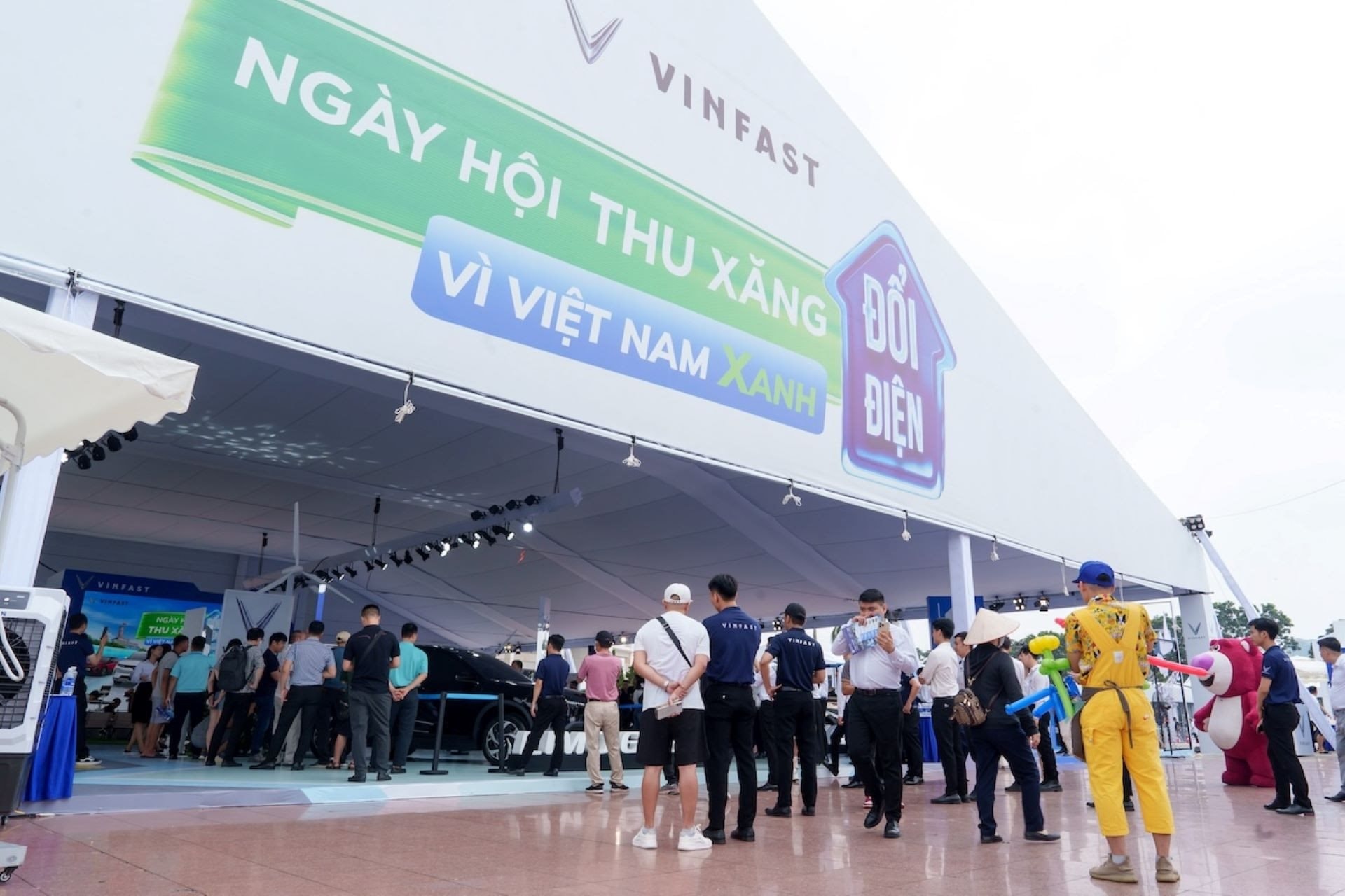 Chuỗi sự kiện Đổi Xăng Lấy Điện của VinFast trên toàn quốc