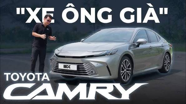 Mê xe – “Xe ông già” Toyota Camry không có đối thủ tại Việt Nam!?