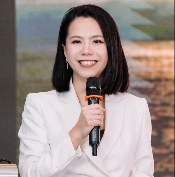 Bà Lê Hoàng Uyên Vy